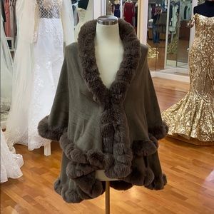 ✔️ olive cape or shawl